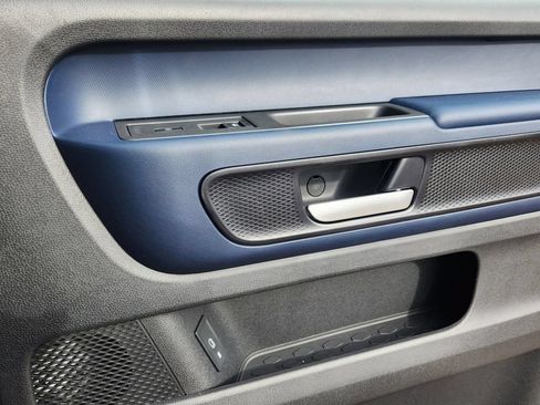 New 2025 Volkswagen ID. Buzz Pro S RWD image 17