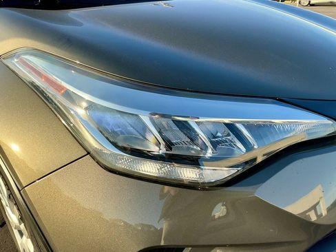 Used 2021 Toyota C-HR LE image 8