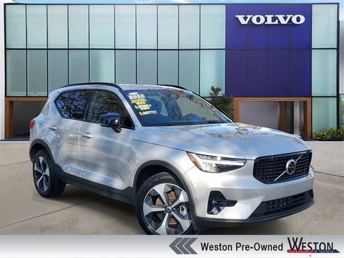 Certified 2025 Volvo XC40 B5 Plus image 1