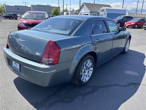 Used 2005 Chrysler 300 Touring RWD image 5