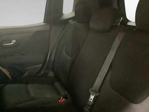 Used 2017 Jeep Renegade Latitude w/ Popular Equipment Group image 13