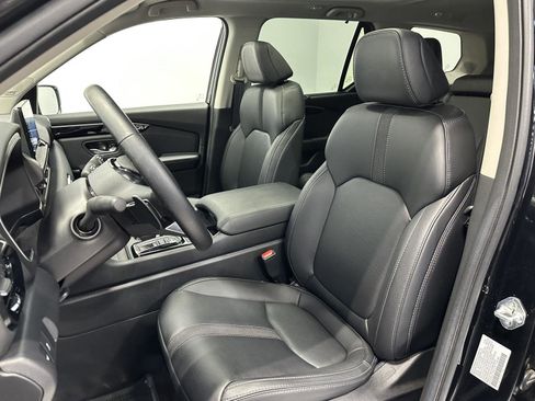 Certified 2025 Honda Pilot Touring image 14