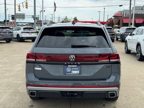 Used 2024 Volkswagen Atlas Peak Edition SE AWD/4WD image 4