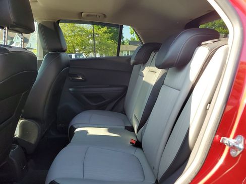 Used 2016 Chevrolet Trax LT w/ LT Sun and Sound Package AWD/4WD image 9