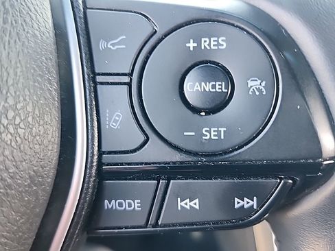 Used 2021 Toyota Venza XLE w/ Softex Package AWD/4WD image 5