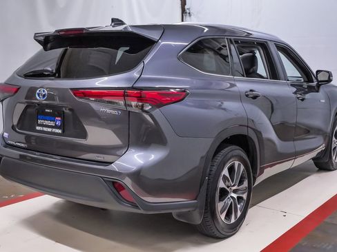 Used 2020 Toyota Highlander XLE image 6