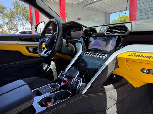 Used 2023 Lamborghini Urus S AWD/4WD image 44