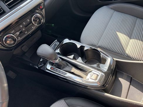 Used 2025 Chevrolet Trax LT w/ LT Convenience Package image 40