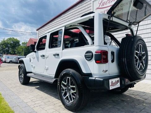 Used 2024 Jeep Wrangler Unlimited Sahara AWD/4WD image 7