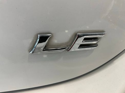 Used 2019 Toyota Camry LE FWD image 21