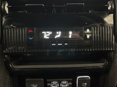 Used 2023 Jeep Wagoneer Series II AWD/4WD image 35
