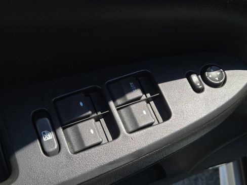Used 2011 Chevrolet Impala LTZ FWD image 23