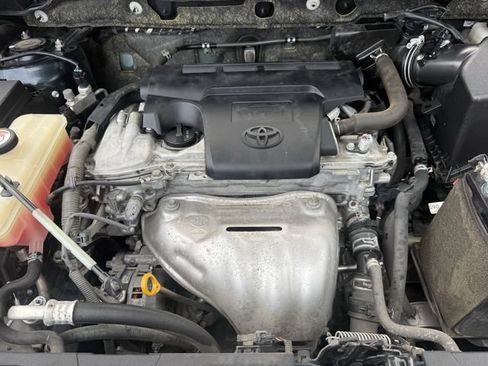 Used 2018 Toyota RAV4 LE FWD image 30