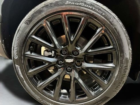 Used 2023 Cadillac XT4 Luxury w/ LPO, Onyx Lite Package image 30