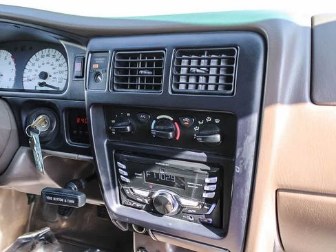 Used 2002 Toyota Tacoma 2WD Xtracab image 13