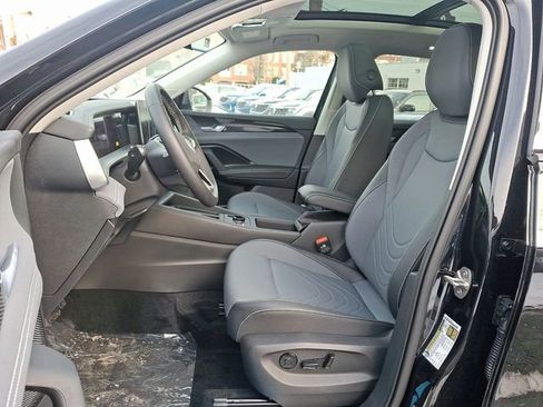 New 2026 Volkswagen Tiguan SE image 9