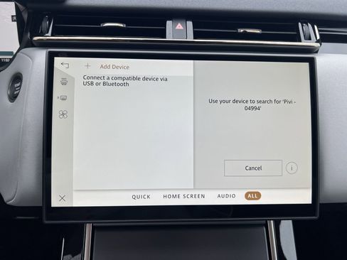 New 2025 Land Rover Range Rover Velar Dynamic SE image 17