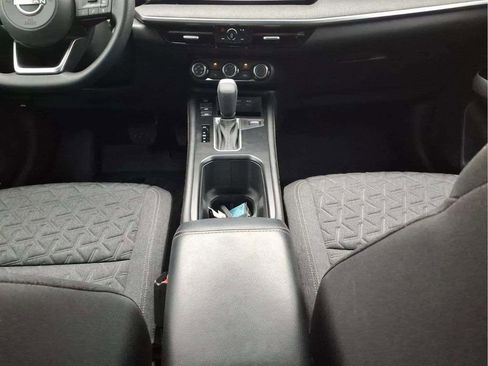 Used 2025 Nissan Kicks SV AWD/4WD image 11