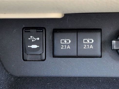 Used 2017 Toyota Highlander XLE AWD/4WD image 23