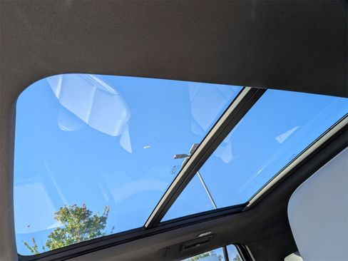 Used 2021 Chevrolet Tahoe LT w/ LT Signature Package image 26