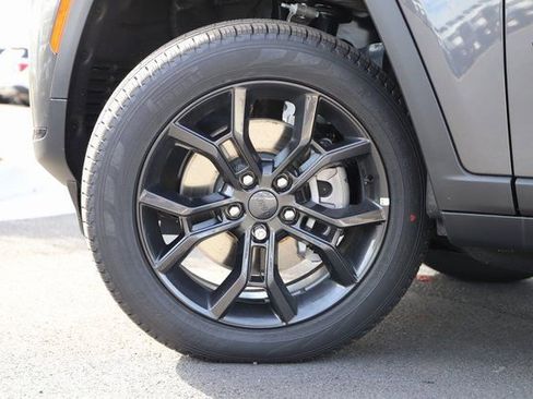 New 2025 Jeep Grand Cherokee L Limited AWD/4WD image 2
