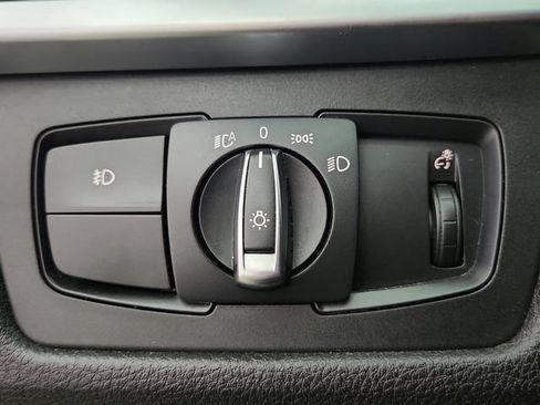 Used 2017 BMW 320i xDrive Sedan AWD/4WD image 16