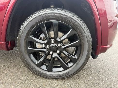 Used 2020 Jeep Grand Cherokee Altitude AWD/4WD image 4