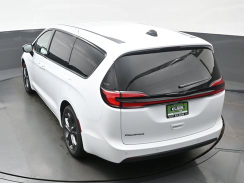 New 2026 Chrysler Pacifica Select image 21