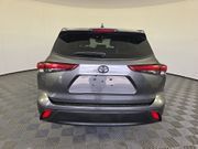 Used 2023 Toyota Highlander LE FWD image 5