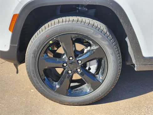 New 2025 Jeep Grand Cherokee Limited w/ Luxury Tech Group II image 7