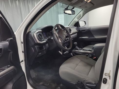 Used 2016 Toyota Tacoma SR5 w/ SR5 Appearance Package (SN) AWD/4WD image 12