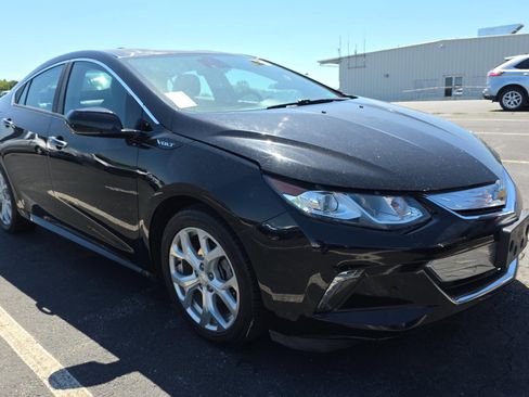 Used 2016 Chevrolet Volt Premier w/ Driver Confidence Package FWD image 3