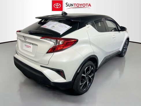 Used 2019 Toyota C-HR XLE image 4