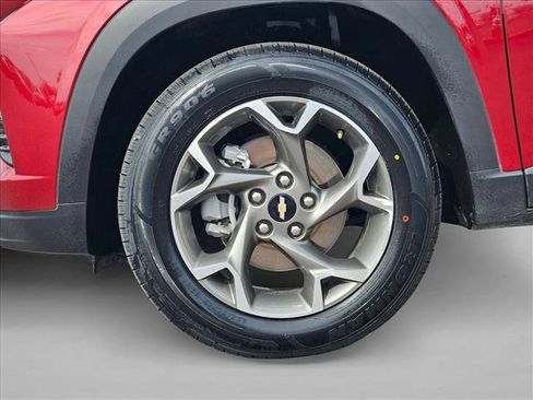 Used 2025 Chevrolet Trax LT w/ LT Convenience Package image 27