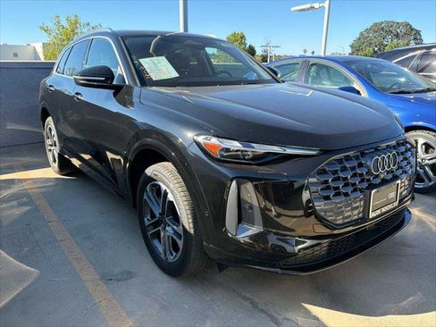 Certified 2025 Audi Q5 Premium w/ Convenience Package AWD/4WD image 2