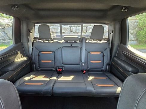 Used 2024 GMC Sierra 1500 AT4 w/ Technology Package AWD/4WD image 23