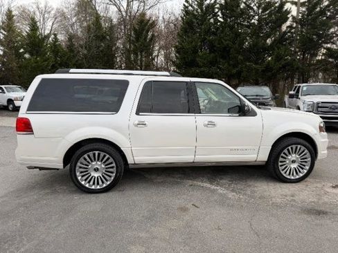 Used 2017 Lincoln Navigator L Reserve image 6