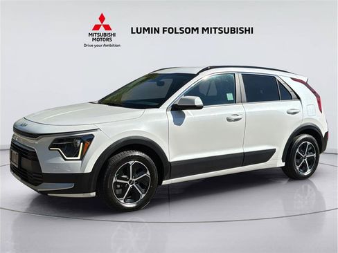 Used 2025 Kia Niro LX FWD image 1