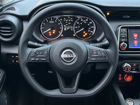 New 2025 Nissan Kicks Play S image 11