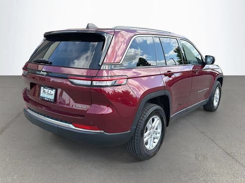 Used 2023 Jeep Grand Cherokee Laredo RWD image 4
