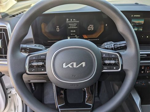 Certified 2025 Kia Sorento LX image 29