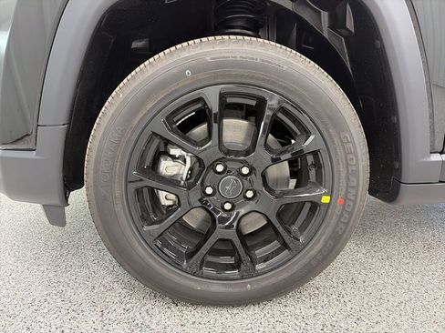 New 2026 Jeep Compass Latitude image 9