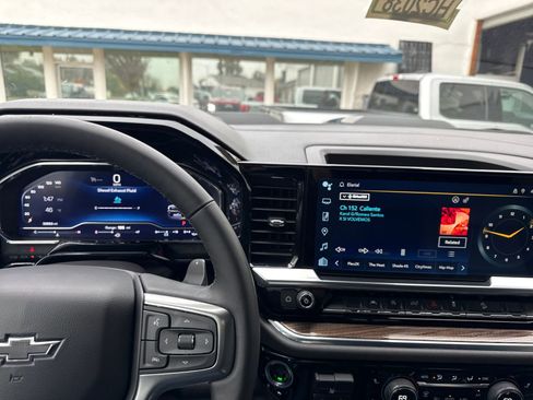 Used 2024 Chevrolet Silverado 1500 LT Trail Boss w/ Convenience Package II image 17