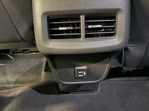 Used 2024 Chevrolet Equinox LT FWD image 11