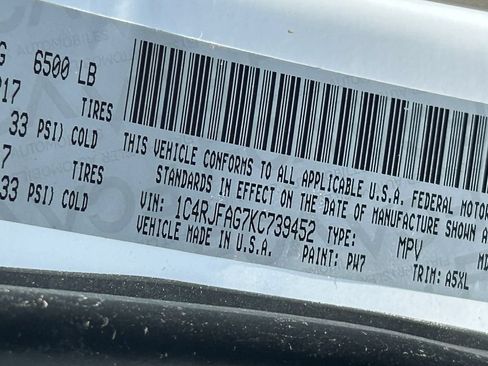 Used 2019 Jeep Grand Cherokee Laredo AWD/4WD image 38
