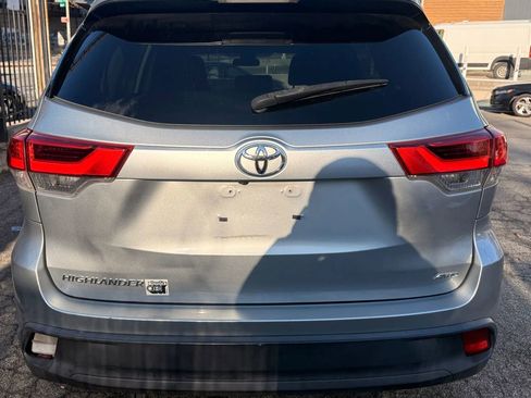 Used 2019 Toyota Highlander LE AWD/4WD image 6