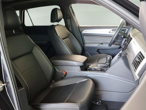 Used 2022 Volkswagen Atlas Cross Sport SE w/ Panoramic Sunroof Package image 19