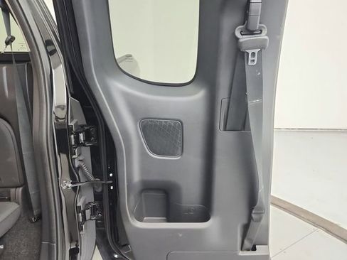 Used 2025 Nissan Frontier SV RWD image 32