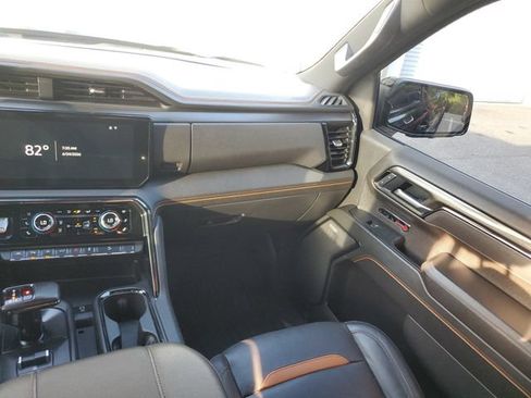 Used 2025 GMC Sierra 1500 AT4 w/ AT4 Premium Package AWD/4WD image 15