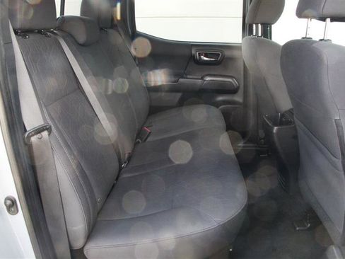 Used 2018 Toyota Tacoma TRD Sport w/ Technology Package AWD/4WD image 21